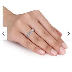 Beautiful 925 stackable anniversary ring